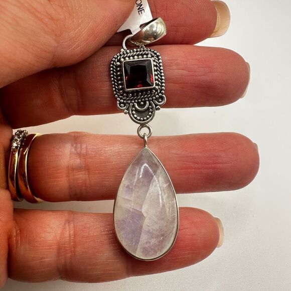 NWT Moonstone Cabochon and faceted Garnet in Bali Sterling Silver pendant! - Picture 6 of 11